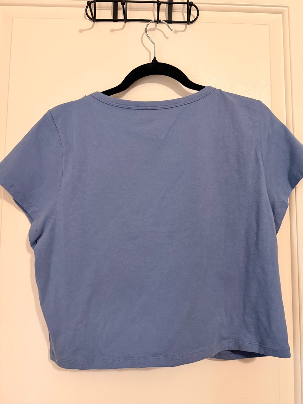American Eagle Outfitters Light Periwinkle Blue Ruched V-Neck Crop Top - Picture 3 of 3